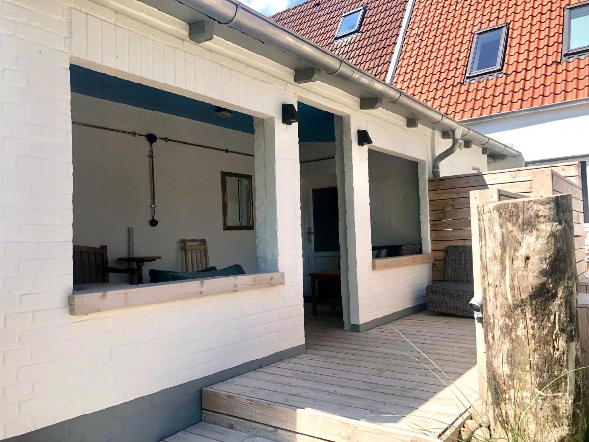 Gaestehaus Kajuete Direkt Am Wasser Friedrichstadt Exterior foto